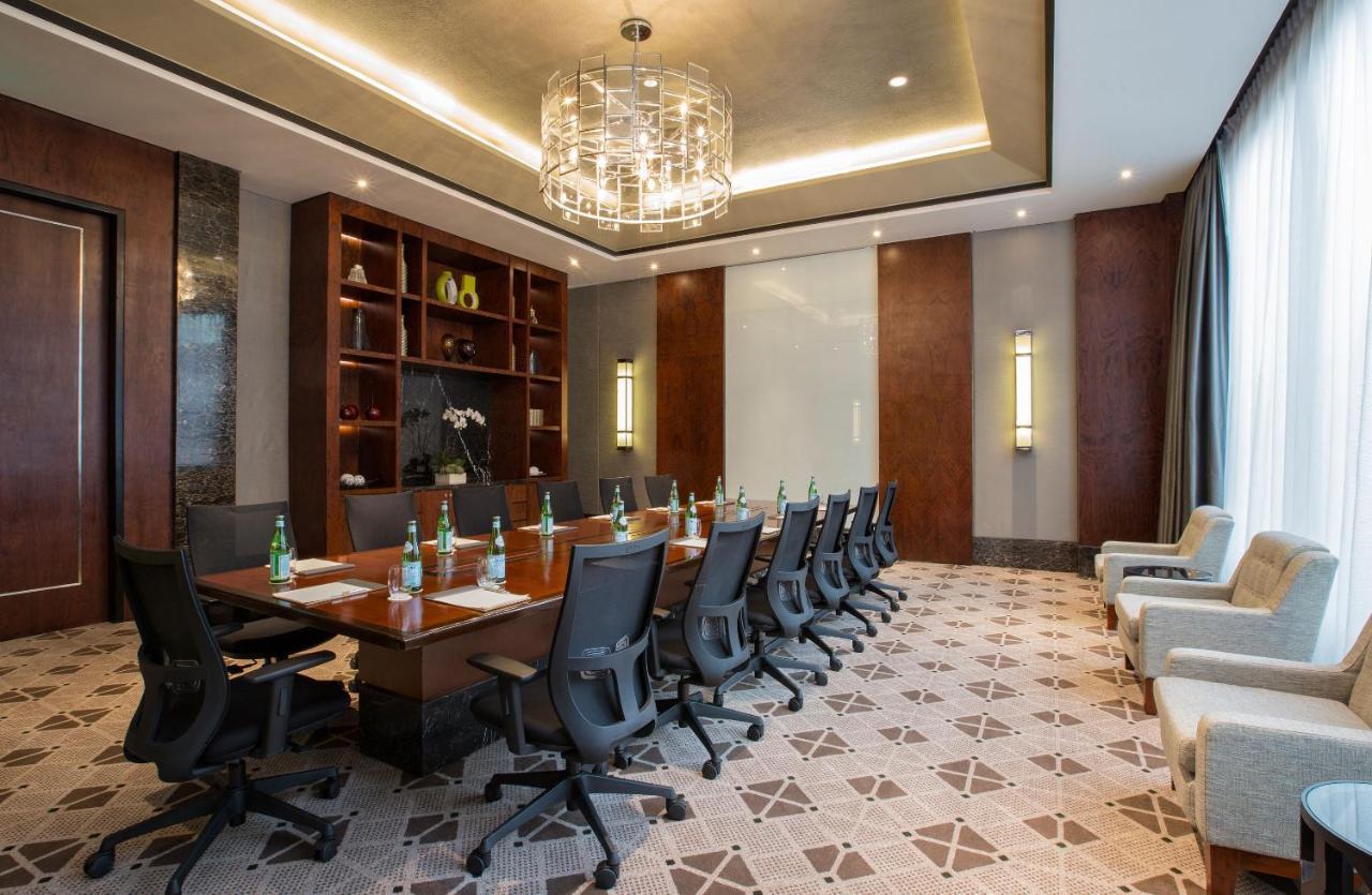 Makati Diamond Residences Makati City Exterior photo Meeting room