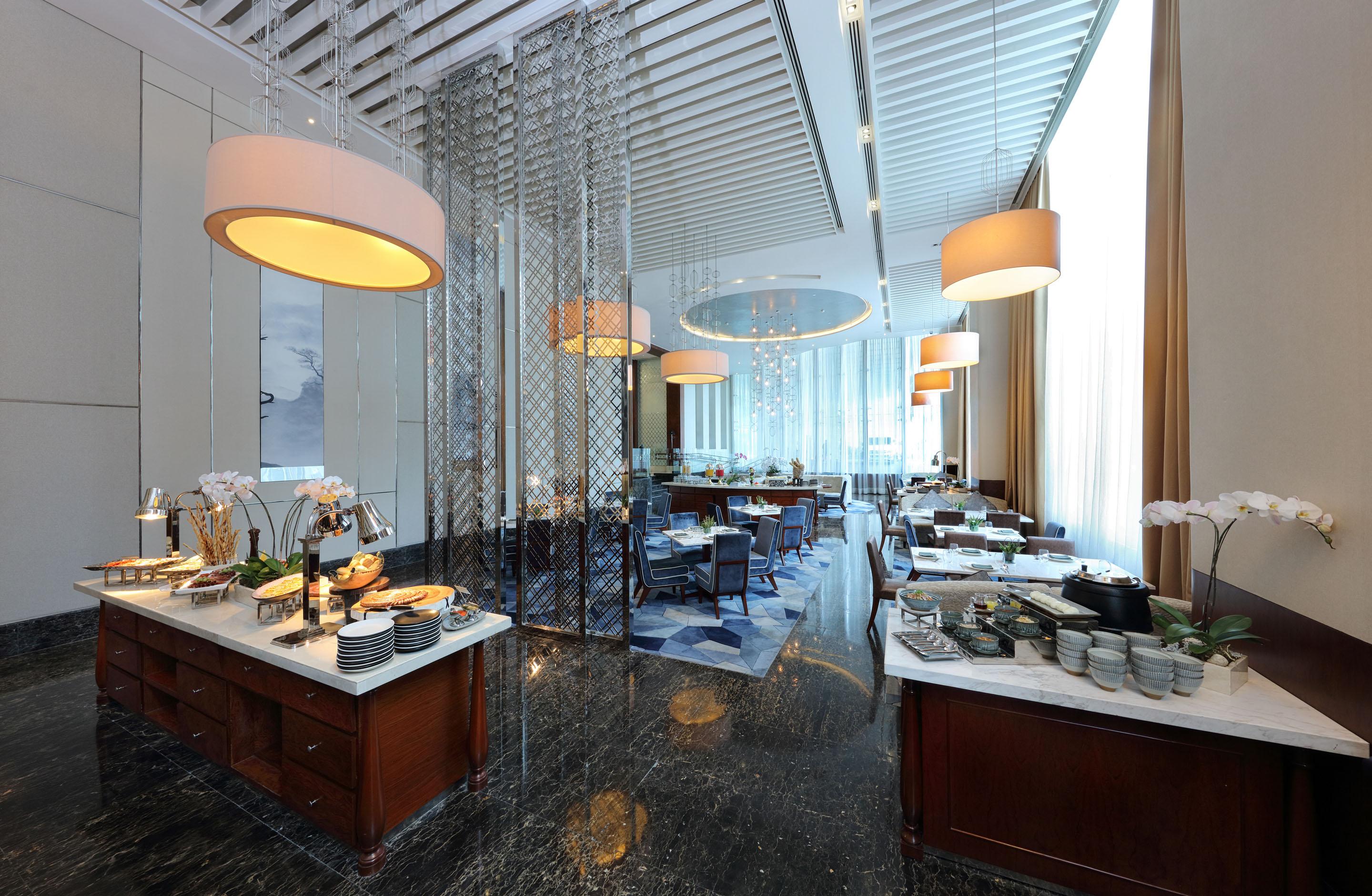 Makati Diamond Residences Makati City Exterior photo The Club Lounge at Hong Kong International Airport