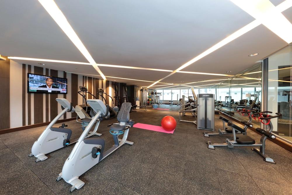 Makati Diamond Residences Makati City Exterior photo The gym at the 1018